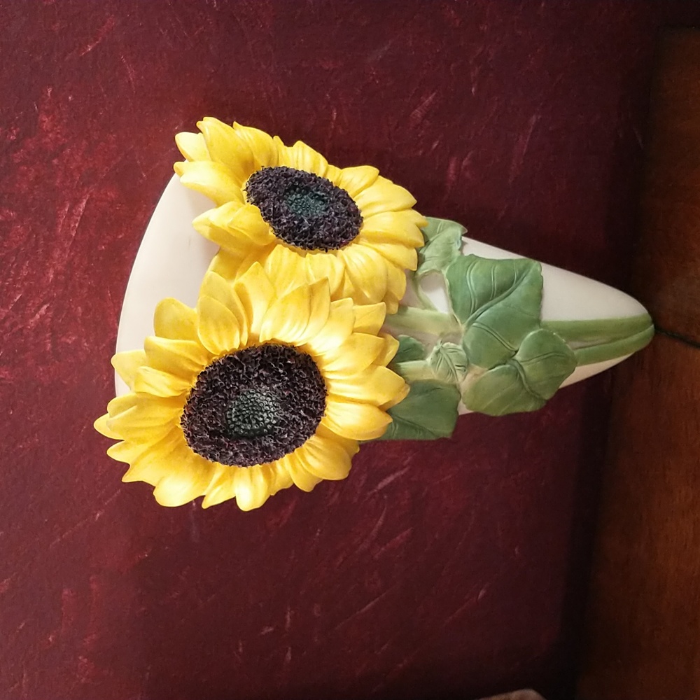 Ibis & Orchid Design Inc. - Sunflower #159 Wall Pocket - **H31